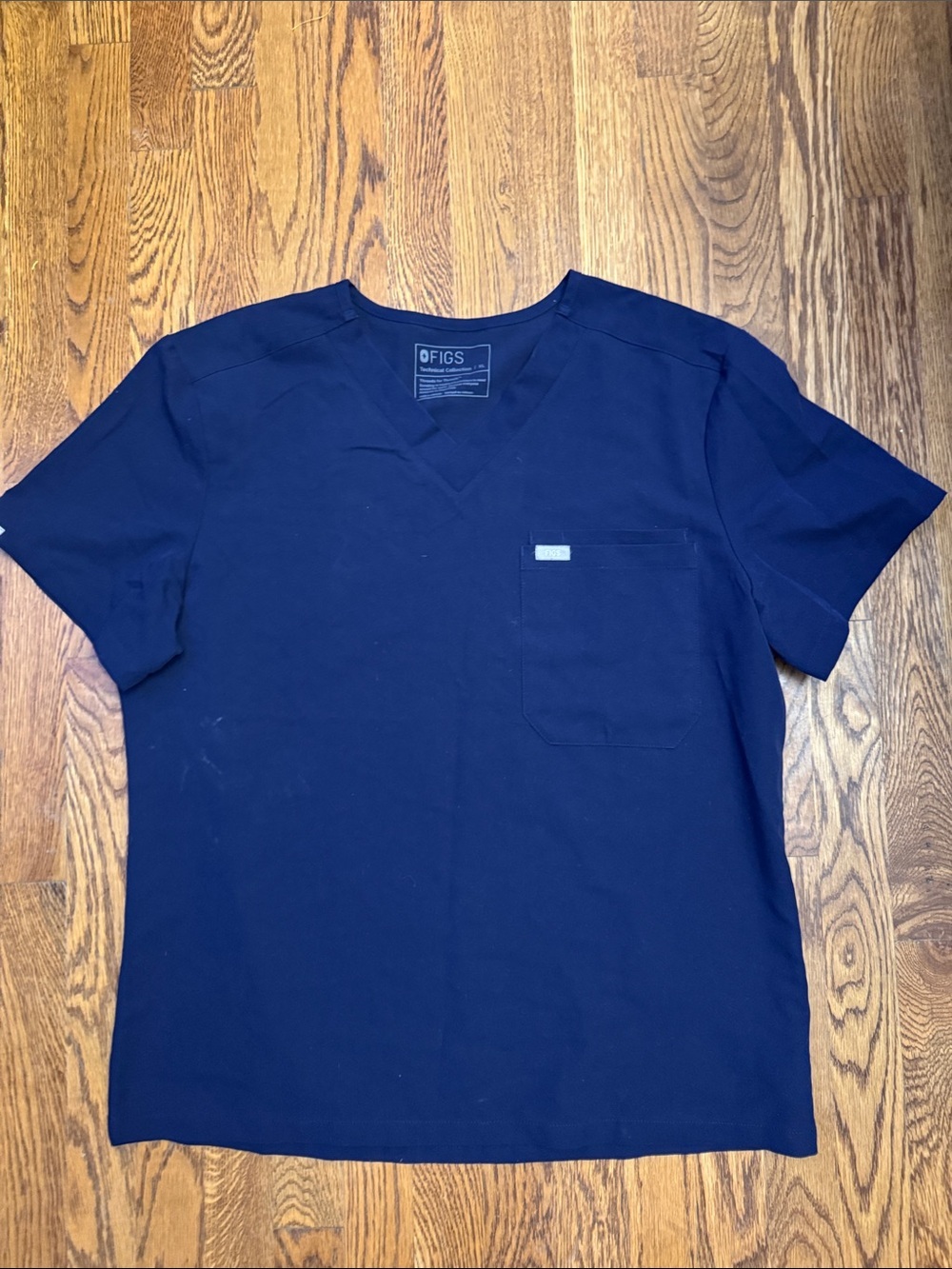 Figs Men's Navy V-Neck Pocket Top size XL
